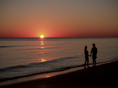 canova-pat-silhouette-of-couple-on-beach-at-sunset-fl